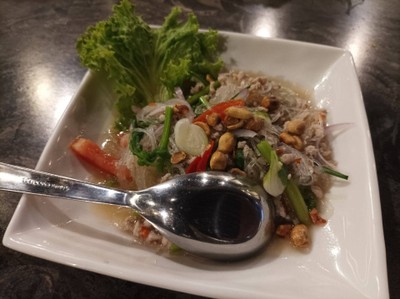 ยำวุ้นเส้นหมูสับ