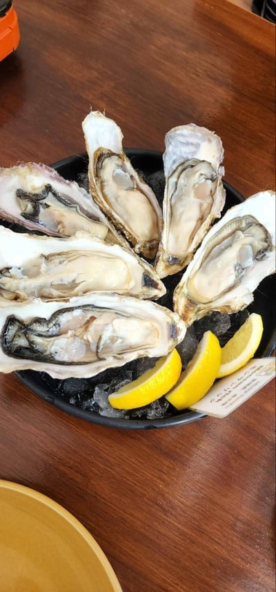 หอยนางรมสดกับเลม่อน