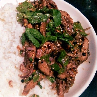 ข้าวยำแซ่บเนื้ออบ/หมูอบ