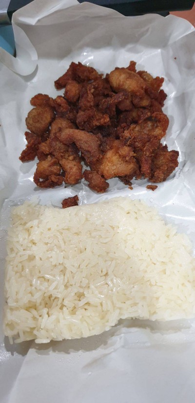 ข้าวเหนียวหมูทอด 20 บาท
