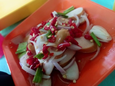 ยำไส้กรอก