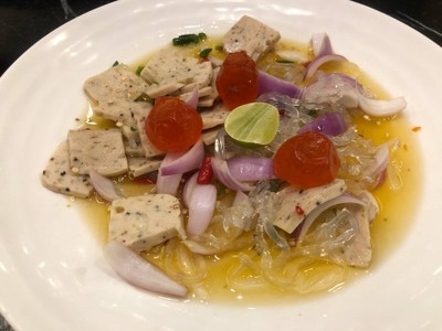 ยำหมูยอไข่แดง