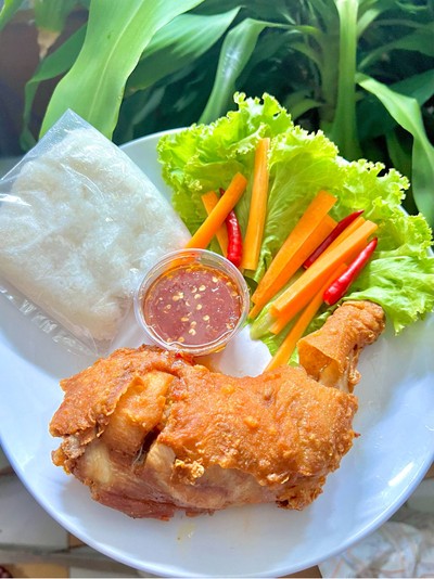 น่องติดสะโพกไก่ทอด