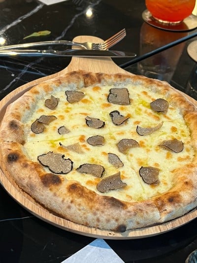 Truffle Pizza (M)  vegetarian