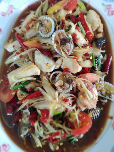 ตำ หอยแครง กุ้งสุก ปลาหมึก รสชาติยังคงความแซบของปลาร้าหมักแบบภาคอีสาน หอม นัว แซ