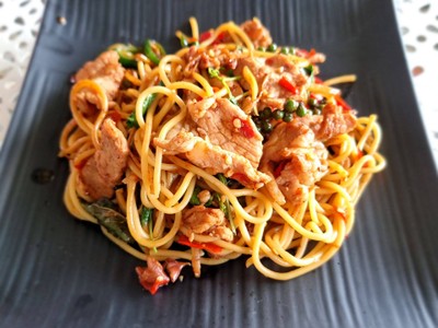 สปาเก็ตตี้ขี้เมา หมู