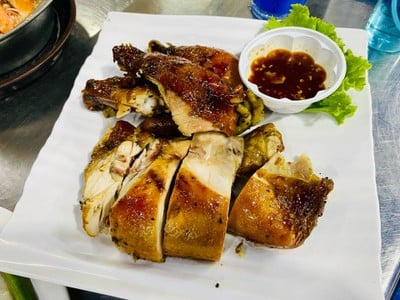 ไก่ย่างอบน้ำผึ้งครึ่งตัว