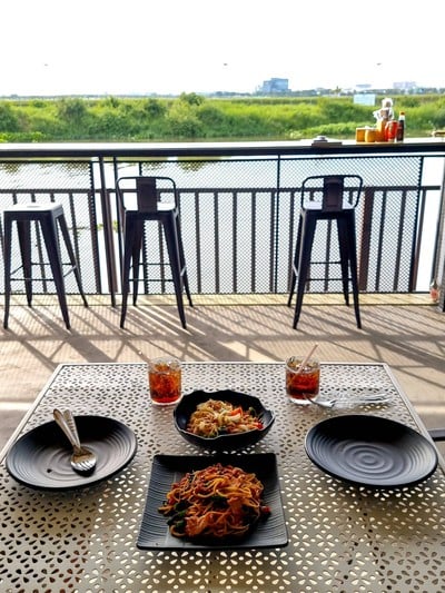 อาหาร หรือ เครื่องดื่ม