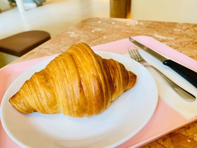 AOP BUTTER CROISSANT