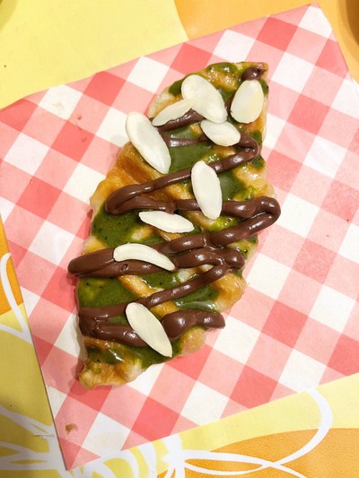 ครอฟเฟิลชาเขียว &ช็อคโกเเลตเเอลม่อน  หอมชาเขียวเต็มๆคำ