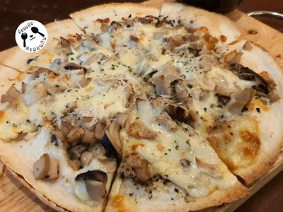 Pizzadilla - Mushroom and Truffle