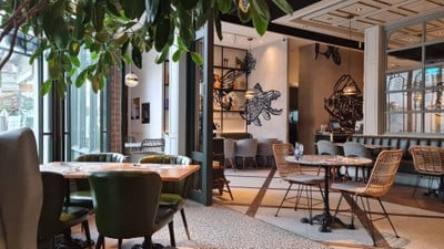 บรรยากาศ กับข้าวกับปลา ถนนราชพฤกษ์