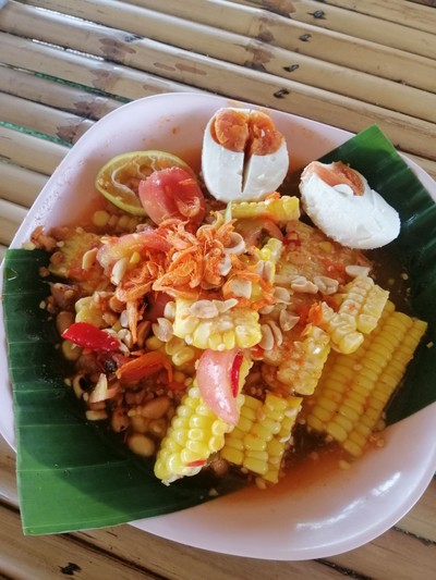 ตำข้าวโพดไข่เค็ม