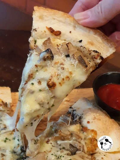 Pizzadilla - Mushroom and Truffle