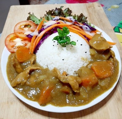 สำหรับ 1 คนทาน
- ข้าวญี่ปุ่น
- แกงกะหรี่ญี่ปุ่นหมู
- ผัก+น้ำสลัด
