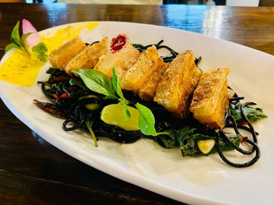 สปาเก็ตตี้ หมูกรอบ