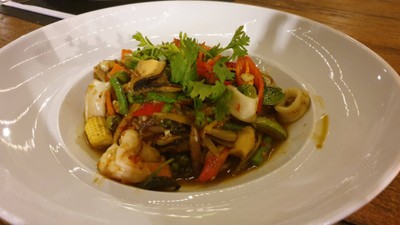 ผัดฉ่ารวมมิตรทะเล