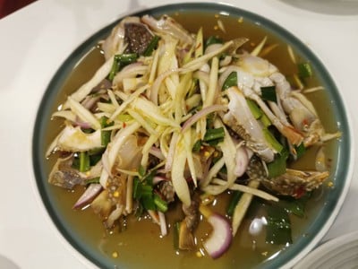 ยำมะม่วงปูม้าสด