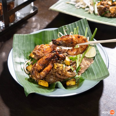 ผัดไทยไฟทะลุ ถนนดินสอ