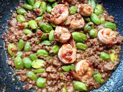 วิธีทำ สะตอผัดกะปิกุ้งสดหมูสับ