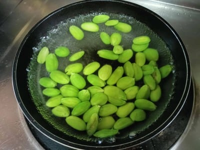 วิธีทำ สะตอผัดกะปิกุ้งสดหมูสับ