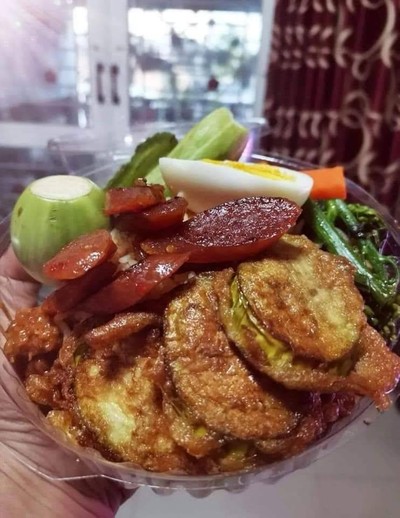 ข้าวคลุกน้ำพริกปลาร้าผัดสุก