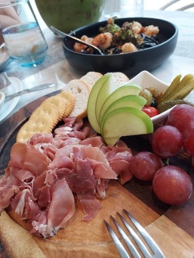 อาหาร หรือ เครื่องดื่ม