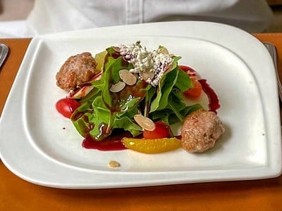 Italian sausage and rocket salad