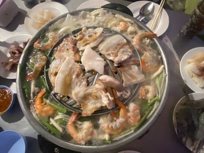 นายยก หมูกะทะ สามกอง