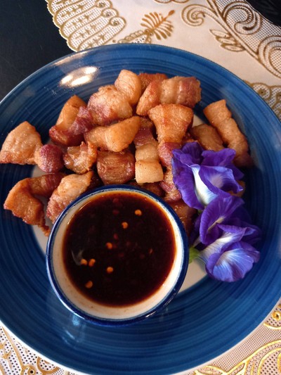 หมูสามชั้นทอดน้ำปลา