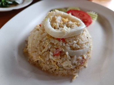 ข้าวผัดปลาหมึก
