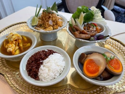 สำรับมื้อเที่ยง