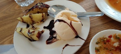 แอปเปิ้ลทอดกับไอศกรีมวานิลลา