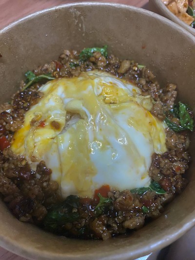 ข้าวกะเพราหมูสับไข่ข้น
