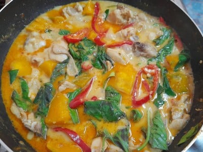 วิธีทำ แกงเผ็ดฟักทองร้องกระต๊าก(แกงเผ็ดไก่ใส่ฟักทอง) วิธีทำ แกงเผ็ดฟักทองร้องกระต๊าก(แกงเผ็ดไก่ใส่ฟักทอง)