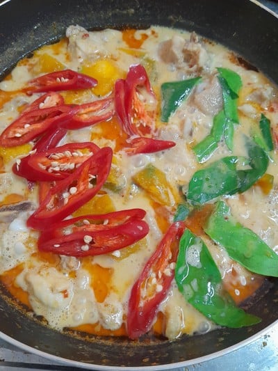 วิธีทำ แกงเผ็ดฟักทองร้องกระต๊าก(แกงเผ็ดไก่ใส่ฟักทอง) วิธีทำ แกงเผ็ดฟักทองร้องกระต๊าก(แกงเผ็ดไก่ใส่ฟักทอง)
