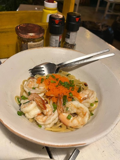 สปาเกตตี้ผักพริกกระเทียมกุ้งและไข่กุ้ง