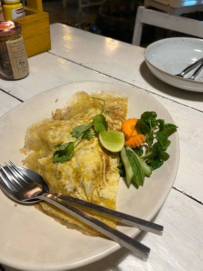 ข้าวผัดต้มยำห่อไข่