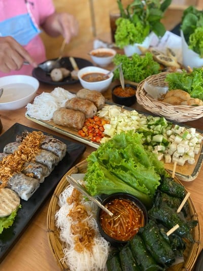 แหนมเนืองชุดกลาง