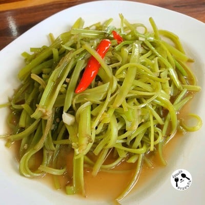 ผัดผักบุ้ง