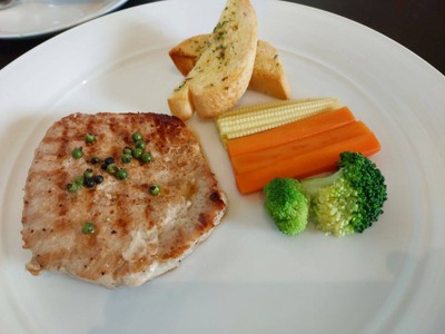 สเต็กหมูพริกไทยดำ