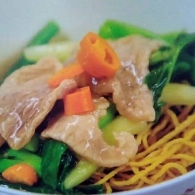 ราดหน้ายอดผัก สูตร 40 ปี ศาลเจ้าพ่อเสือ เสาชิงช้า (San Chao Pho Suea)