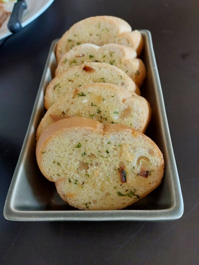 ขนมปังกระเทียม