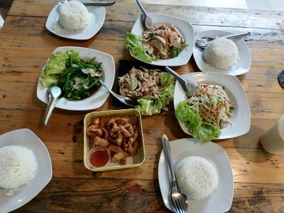 อาหาร หรือ เครื่องดื่ม