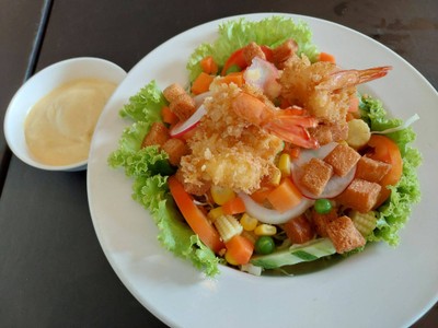 สลัดกุ้งทอด