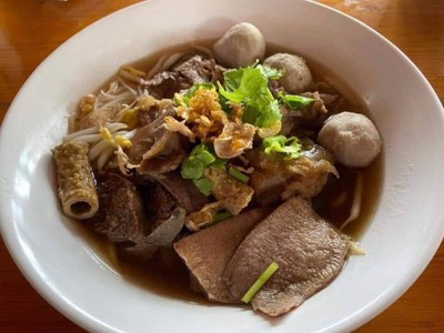 ก๋วยเตี๋ยวเนื้อตุ๋น