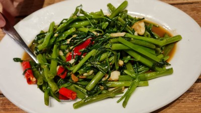 ผัดผักบุ้งไฟแดง