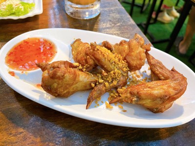 ปีกไก่ทอดกระเทียม