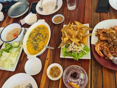 อาหาร หรือ เครื่องดื่ม