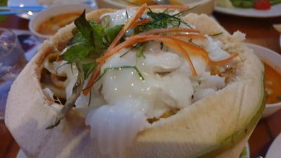 ห่อหมกทะเลในลูกมะพร้าว